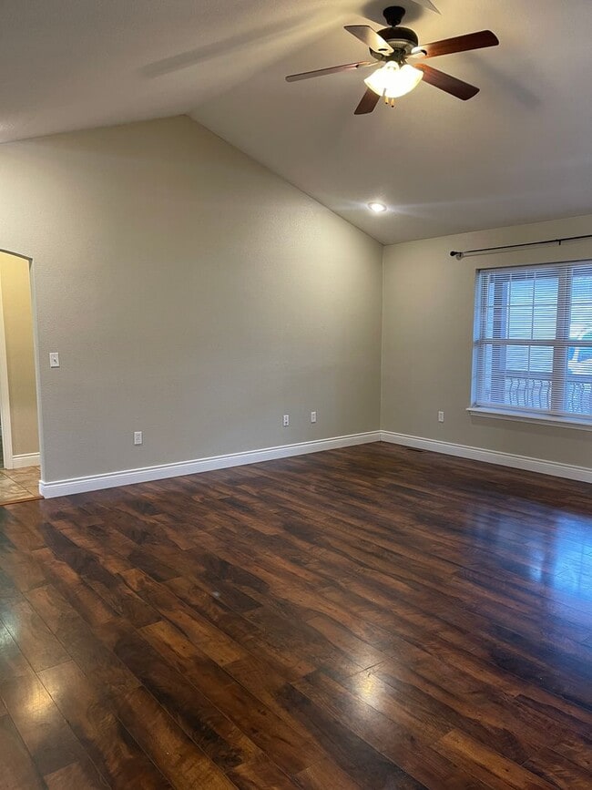 Building Photo - AVAILABLE!!!