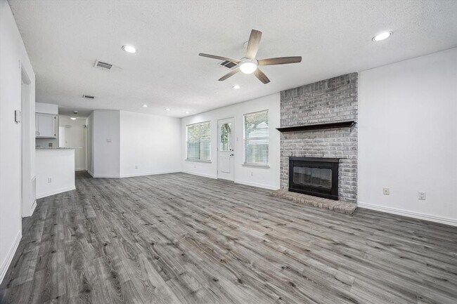 Building Photo - 3204 Blazing Star Trail