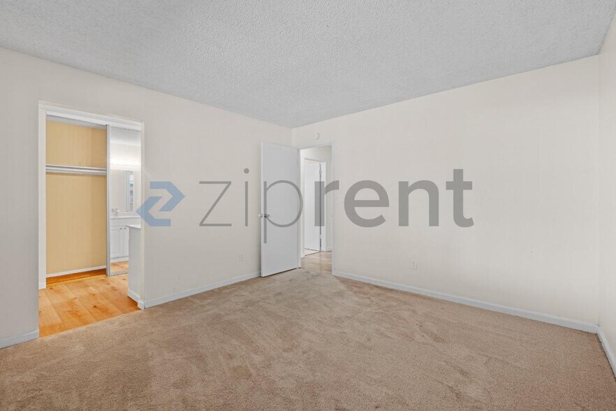 Building Photo - Unit