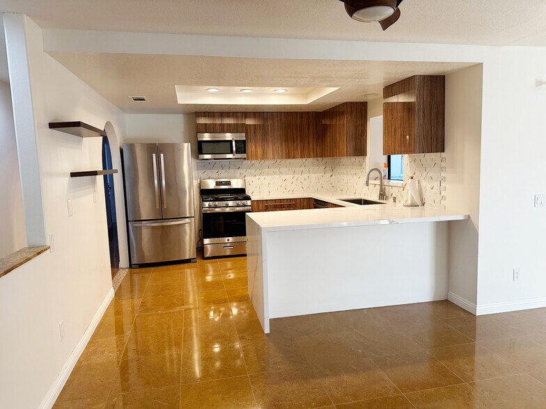 Building Photo - 43550 Carmel Cir