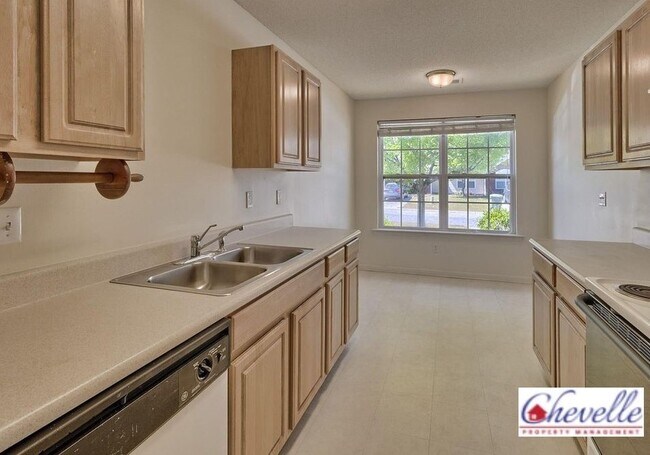 Building Photo - 307 Summit Townes Way
