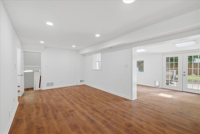Building Photo - Charming Split-Level Home in the Heart of Alexandria