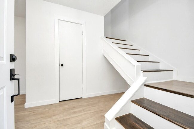 Building Photo - 9912 Cardinal St