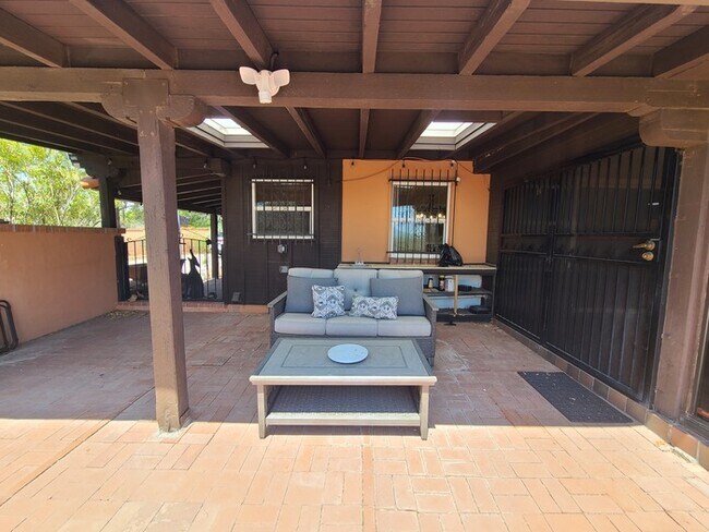 Building Photo - Beautiful 3bedroom 2 bathroom