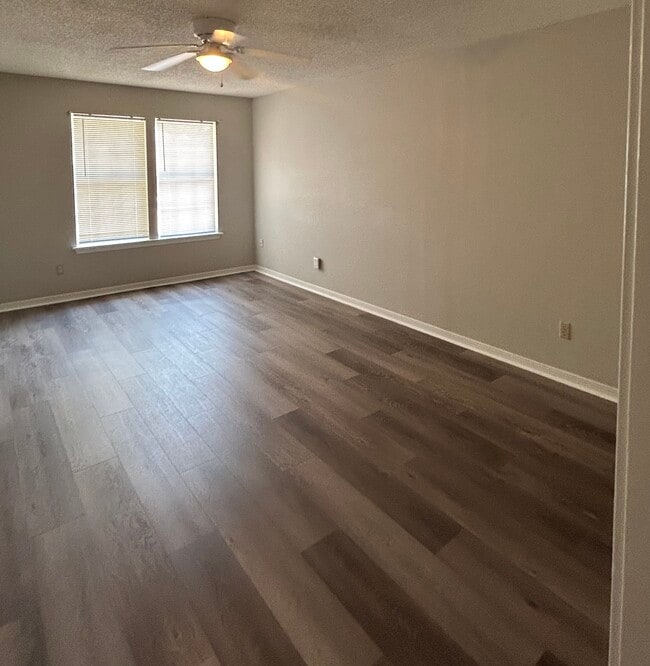 Building Photo - 912 McCay Ave