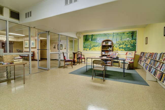 Building Photo - 84 Pukihae St