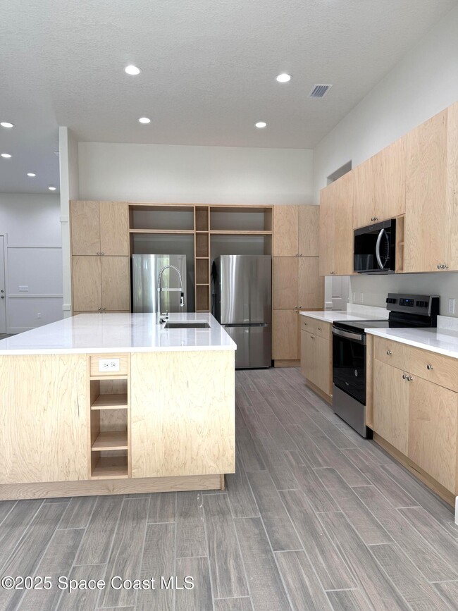 Building Photo - 2811 Edington Dr