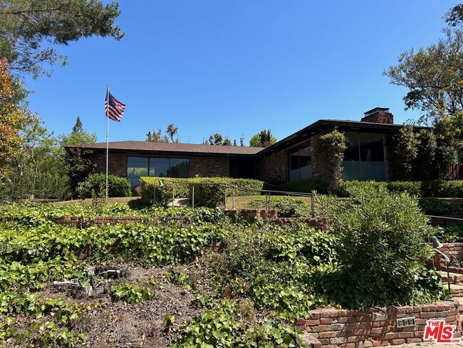 Primary Photo - 809 Toulon Dr