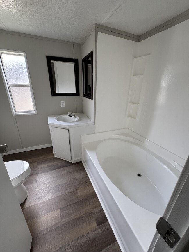 Building Photo - 1329 Hudson Ln