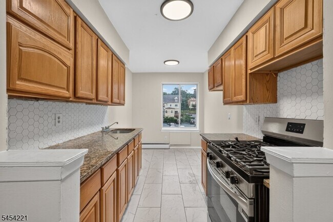 Building Photo - 765 Vose Ave