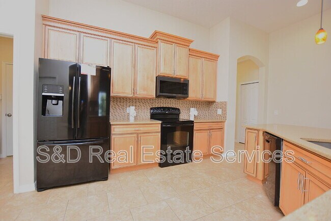 Building Photo - 5632 Aral Dr