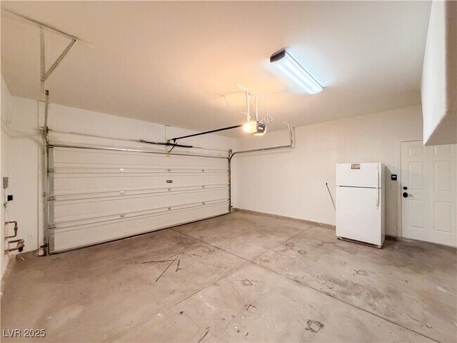 Building Photo - 10733 Mentesana Ave