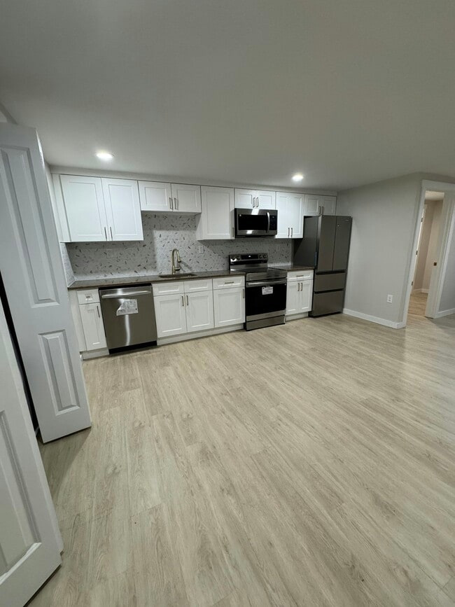 Building Photo - 2416 N Charles St