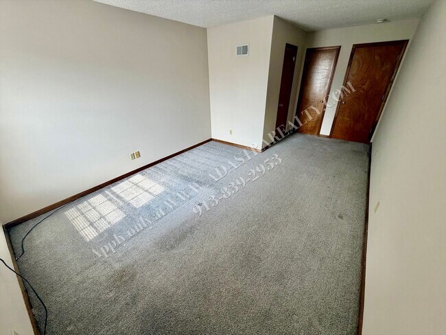 Building Photo - 6622 W 149th Terrace