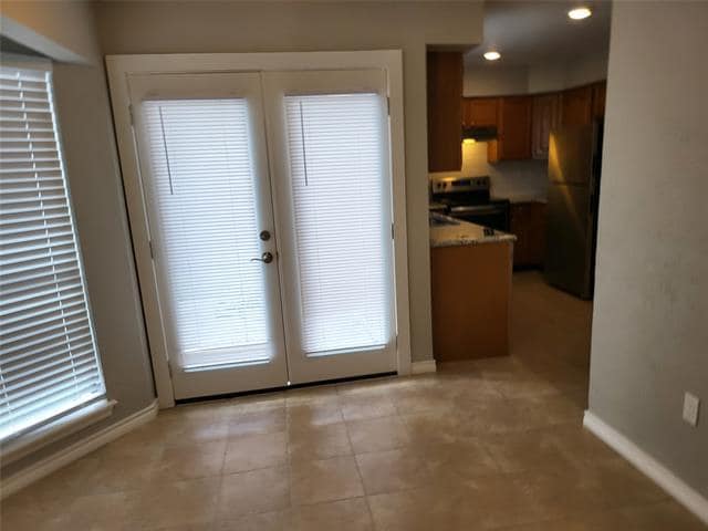 Building Photo - 3335 Briaroaks Dr