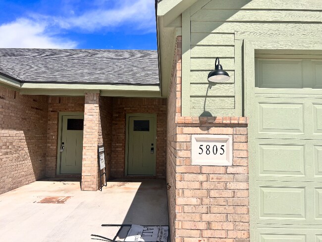 Building Photo - 5805 Urbana Pl