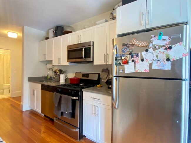 Building Photo - Nicely renovated 2 bed in Brookline.