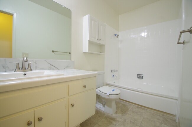 Building Photo - 1072 Hendrix Ave