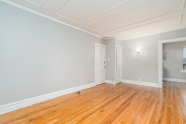 Building Photo - 428 N Park Blvd