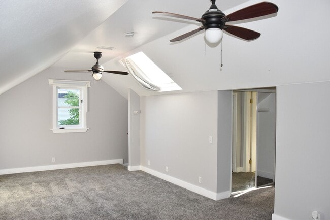 Building Photo - 154 N Shaffer St