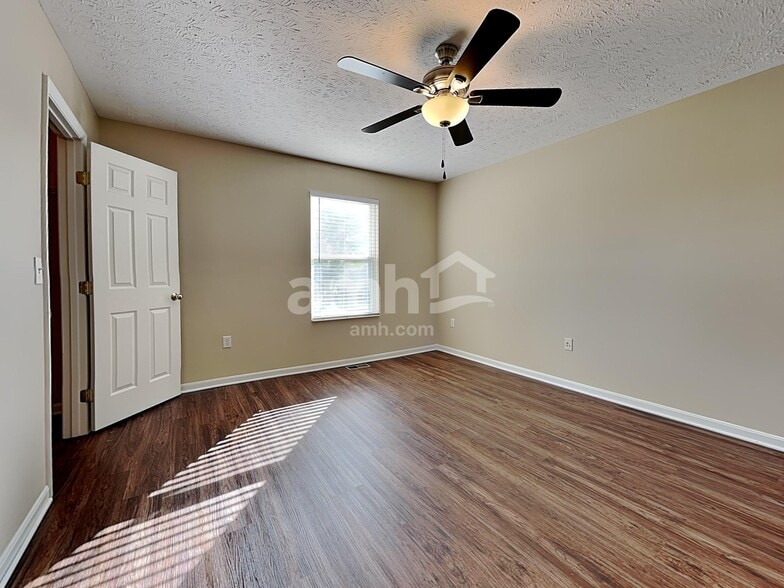 Building Photo - 424 Hartford Ct