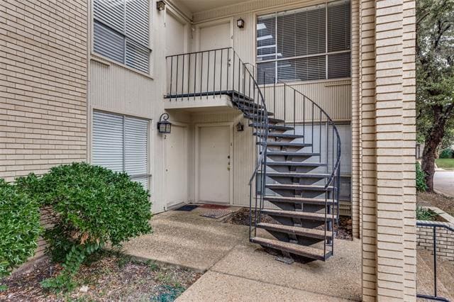 Building Photo - 3828 W 7th St