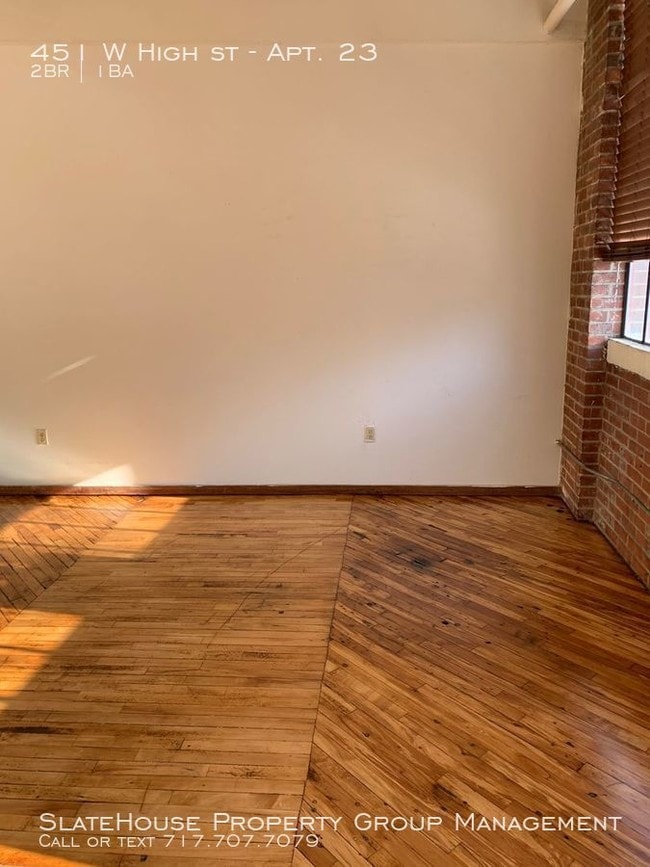 The Lofts at Savoy 2 bedroom New Floors!! 451 W High St