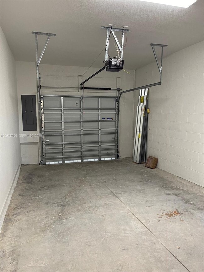 Building Photo - 1672 SE 8th Ave