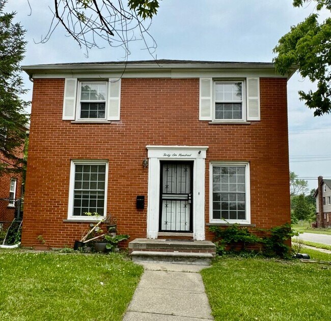 Primary Photo - 4600 Chatsworth St