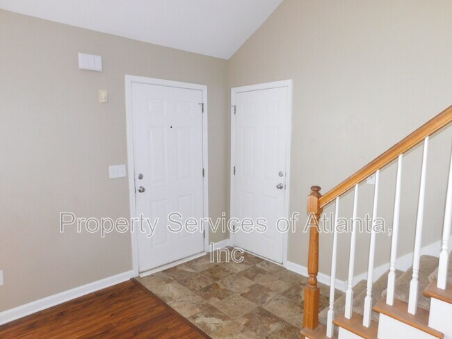 Building Photo - 202 Woodland Way
