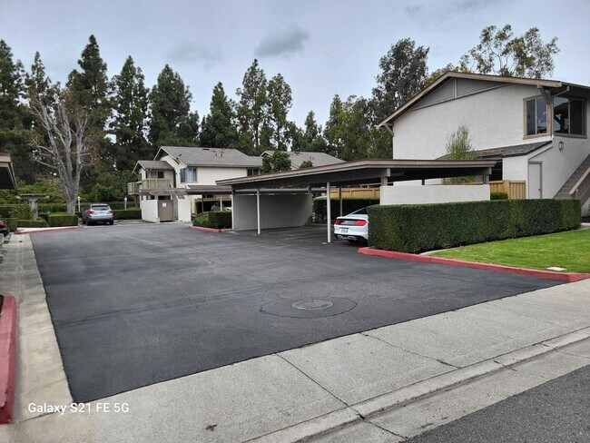 Building Photo - NEW PRICE REDUCTION!!! Beautiful Condo: 3 ...