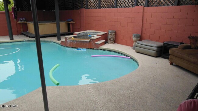 Building Photo - 1627 E Fremont Dr