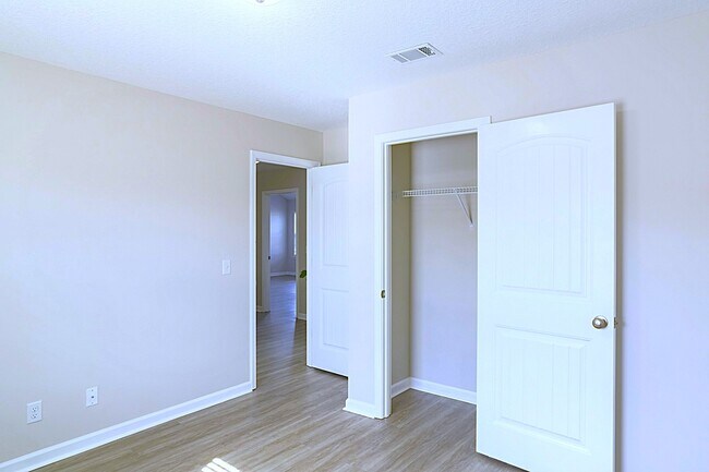 Building Photo - 1430 Evergreen Trl