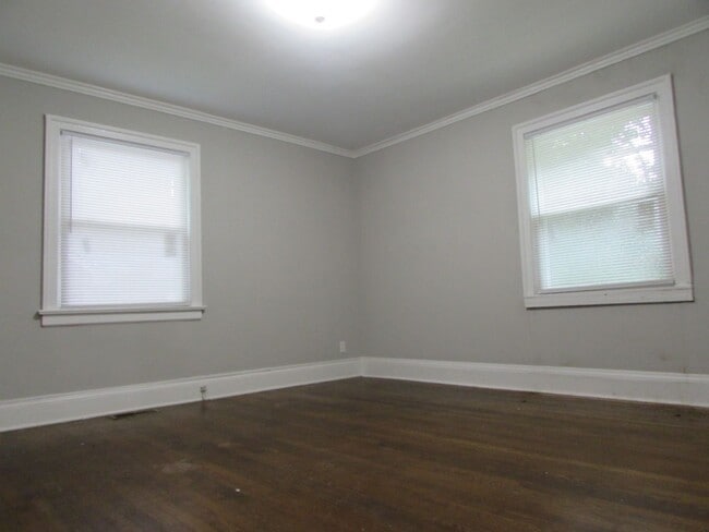 Building Photo - Cute Renovated 3 Bed/1 Bath Home - Large Y...