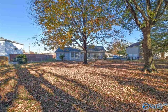 Building Photo - 122 Lewis Ln
