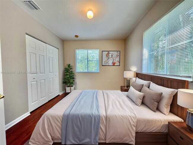 Building Photo - 8208 SW 29th St