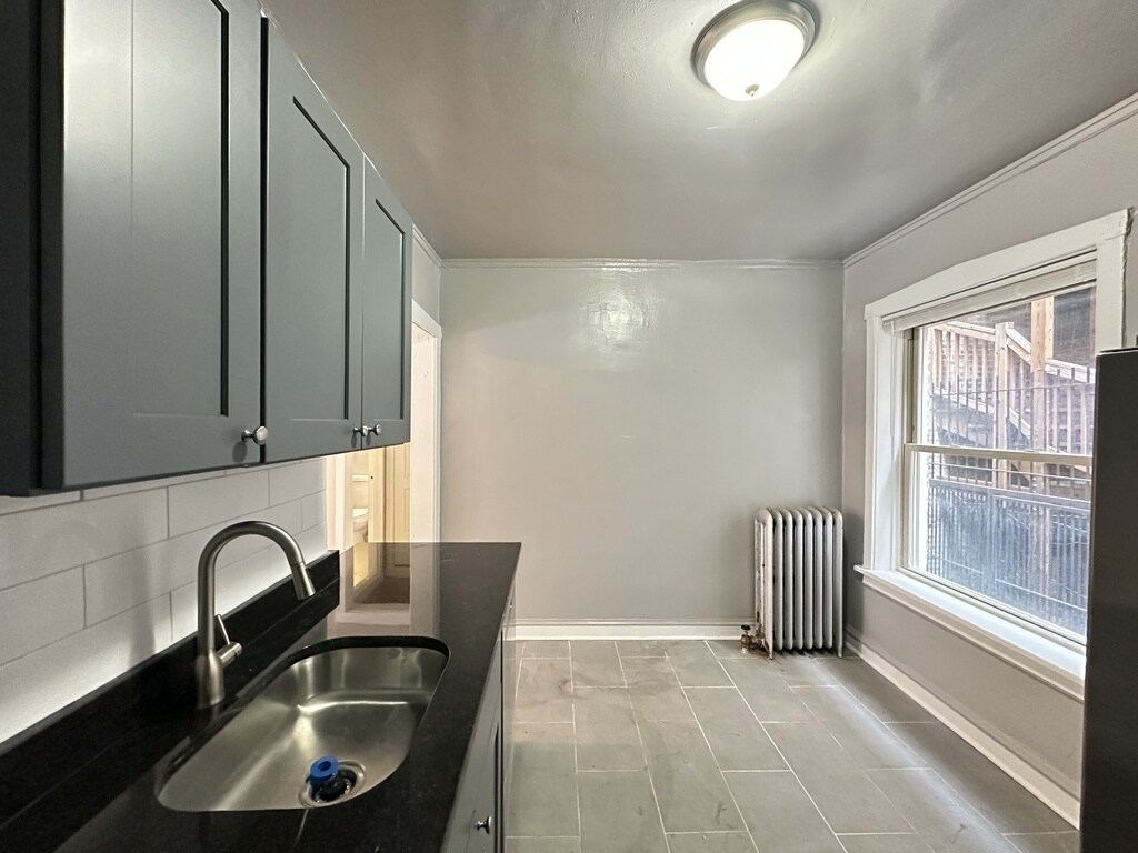 Building Photo - 4027 W Melrose St