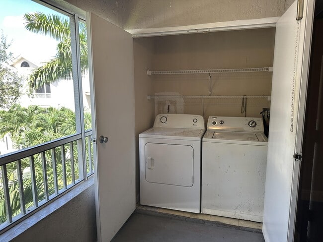 Building Photo - 2831 N Oakland Forest Dr