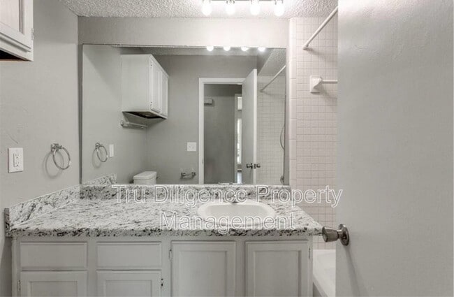 Building Photo - 210 Kathleen Dr