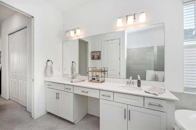 Building Photo - 17380 Jadestone Ct