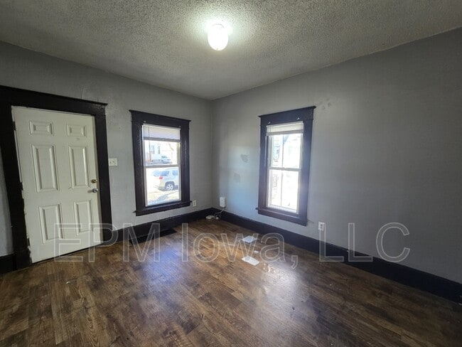 Building Photo - 208 Clay St