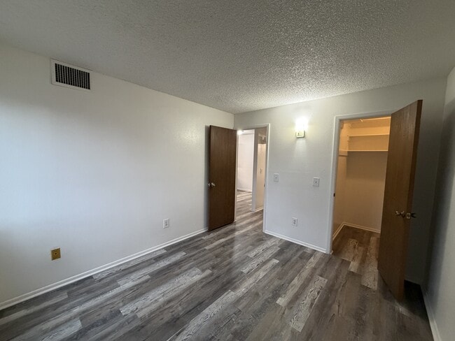 Building Photo - 6625 E Golf Links Rd