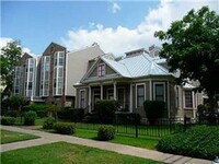 Building Photo - 915 W 23rd St