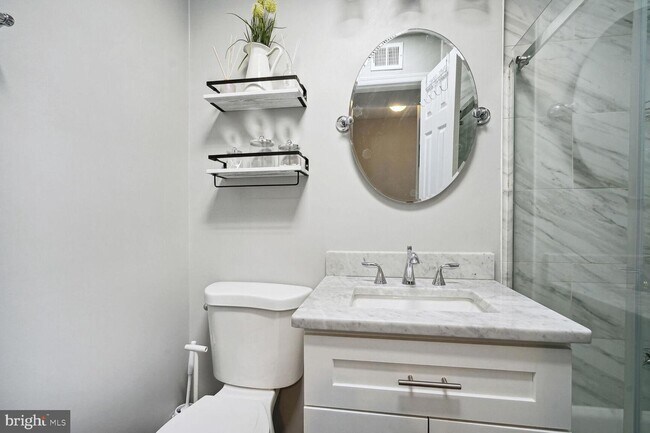 Building Photo - 3722 Edison St