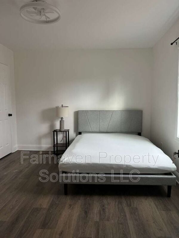 Building Photo - 2827 E 5th Ave