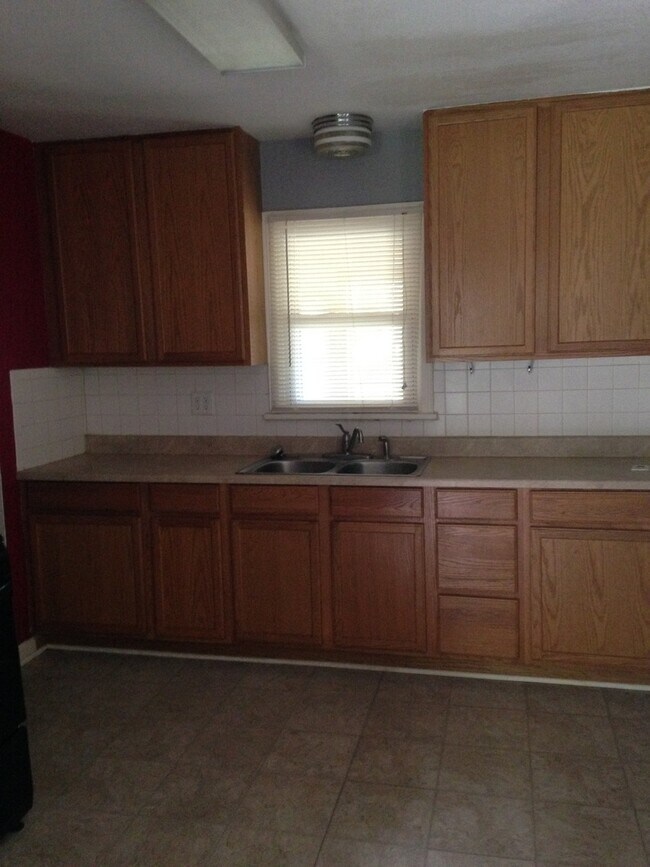 Building Photo - Very nice 3 bedroom/1 bath in El Dorado!