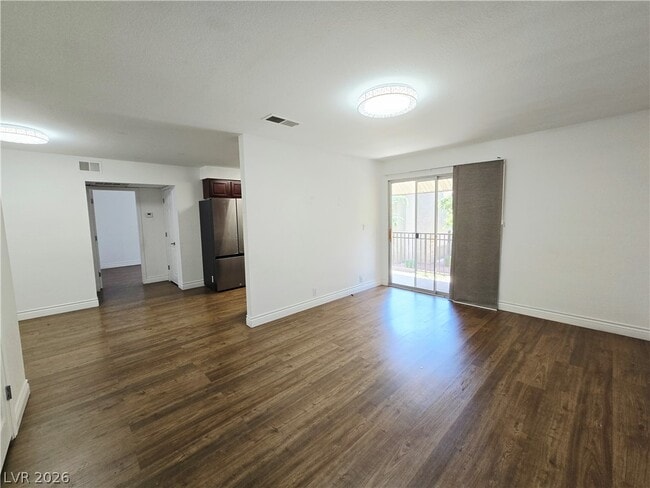 Building Photo - 5081 River Glen Dr