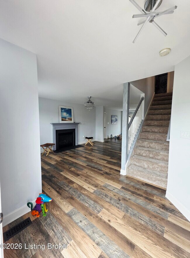 Building Photo - 11315 Top Walnut Loop
