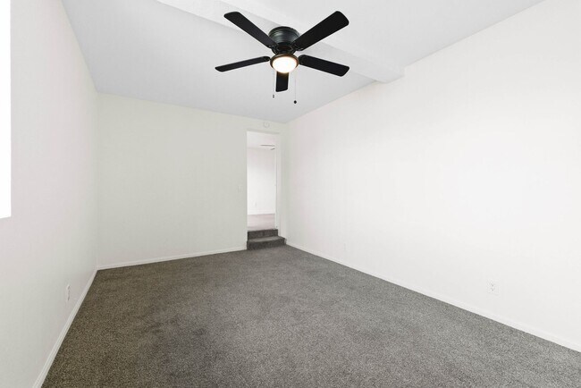 Building Photo - 2BR Coastal La Jolla Apartment | Steps to Windansea Beach