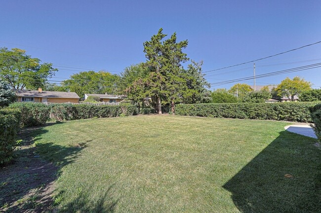 Building Photo - 650 Patricia Ln